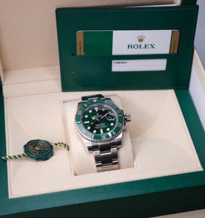 Rolex Submariner Date Green Hulk - Like New