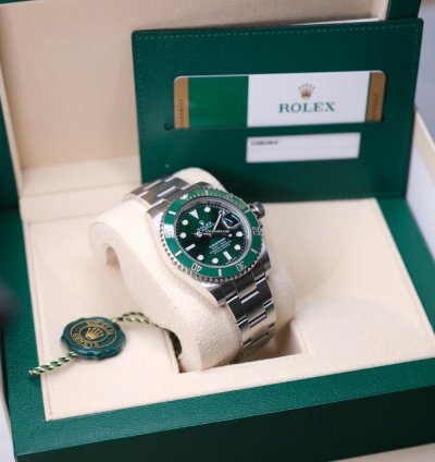 Rolex Submariner Date Green Hulk - Like New
