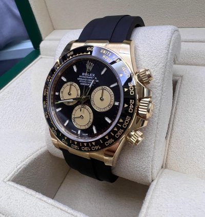 Rolex Daytona Yellow Gold Black And Champagne Dial Oysterflex Bracelet