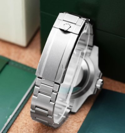 Rolex Submariner Date Hulk 116610lv - 2013 Full Set Unworn Fully Stickered Green Dial