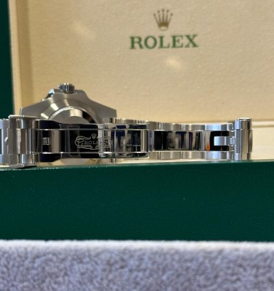 Rolex Submariner Date Hulk 2020 New Card 116610lv