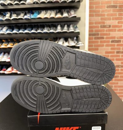 Jordan 1 Retro High Dark Mocha