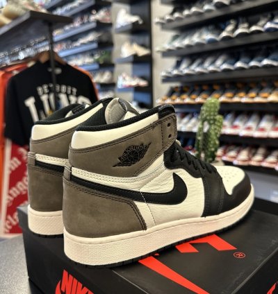 Jordan 1 Retro High Dark Mocha