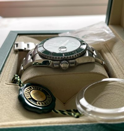 Rolex Submariner Date Magnifique Rolex Hulk Neuve