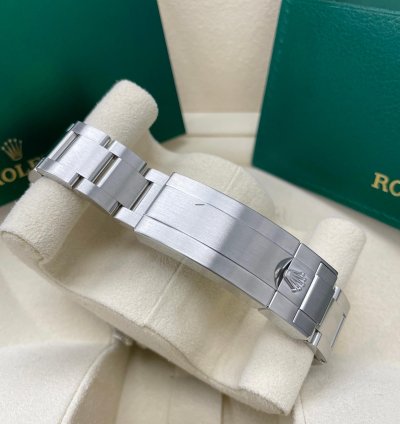 Rolex Submariner Date Unworn 2019 Submariner Date 40mm 116610lv Stainless Steel Hulk Green Dial Green Bezel
