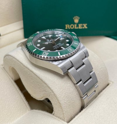 Rolex Submariner Date Unworn 2019 Submariner Date 40mm 116610lv Stainless Steel Hulk Green Dial Green Bezel