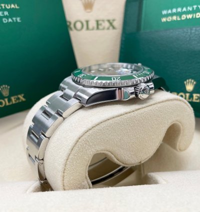 Rolex Submariner Date Unworn 2020 Submariner Date 40mm 116610lv Stainless Steel Hulk Green Dial Green Bezel