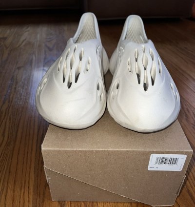 Adidas Men Yeezy Foam Rnnr Sand Size 12 Fy4567