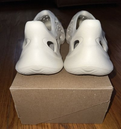 Adidas Men Yeezy Foam Rnnr Sand Size 12 Fy4567