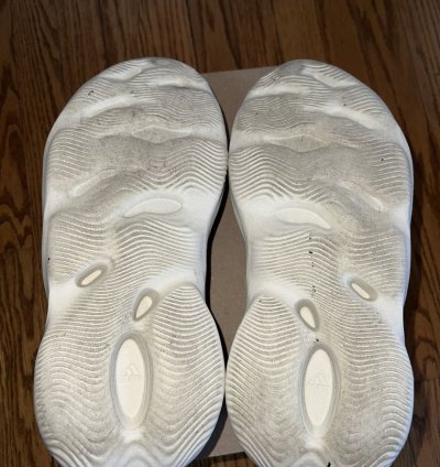 Adidas Men Yeezy Foam Rnnr Sand Size 12 Fy4567