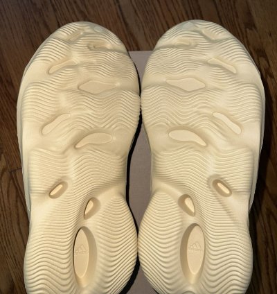Adidas Men Yeezy Foam Rnr Desert Sand Size 12 Gv6843