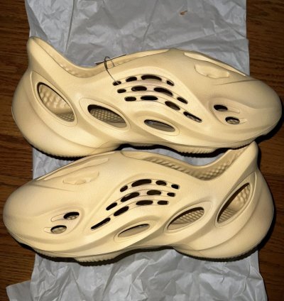 Adidas Men Yeezy Foam Rnr Desert Sand Size 12 Gv6843