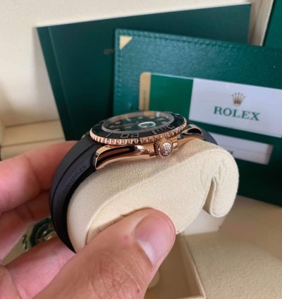 Rolex Yacht-master 40 40mm Everose Gold Black Dial Oysterflex 116655