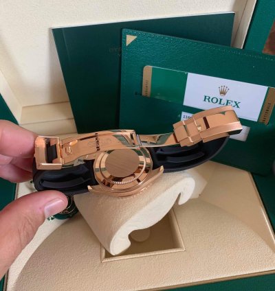 Rolex Yacht-master 40 40mm Everose Gold Black Dial Oysterflex 116655
