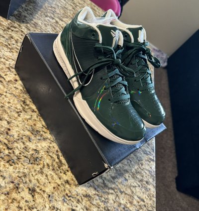 Nike Kobe 4 Undefeated Bucks