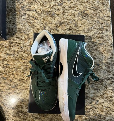 Nike Kobe 4 Undefeated Bucks