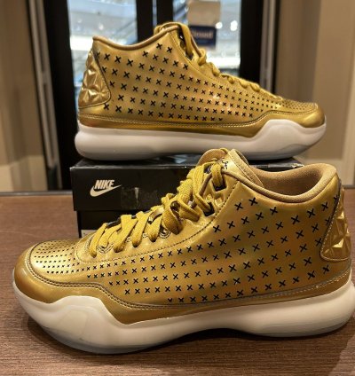 Kobe 10 Mid Ext Liquid Gold