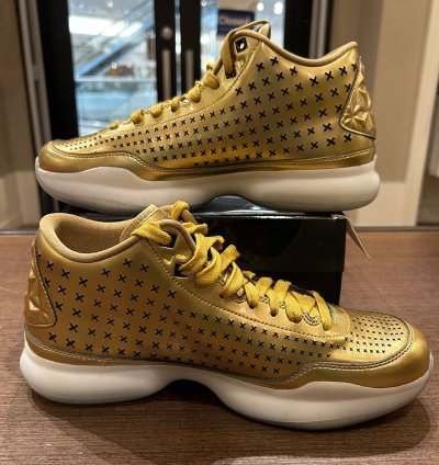 Kobe 10 Mid Ext Liquid Gold