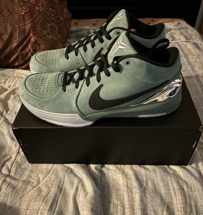 Kobe 4 Girl Dad Deadstock