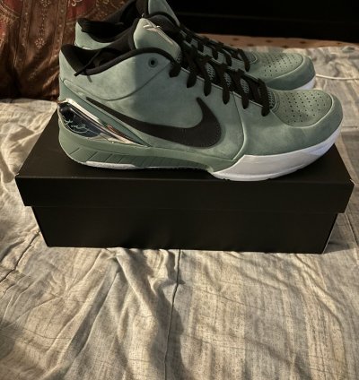 Kobe 4 Girl Dad Deadstock