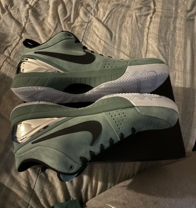 Kobe 4 Girl Dad Deadstock