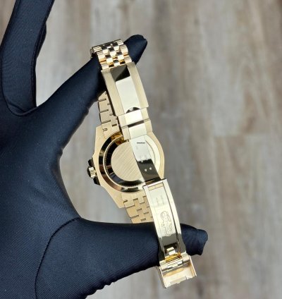 Rolex Gmt-master Ii 126718grnr Gmt-master Ii 40mm Yellow Gold Black Dial Jubilee