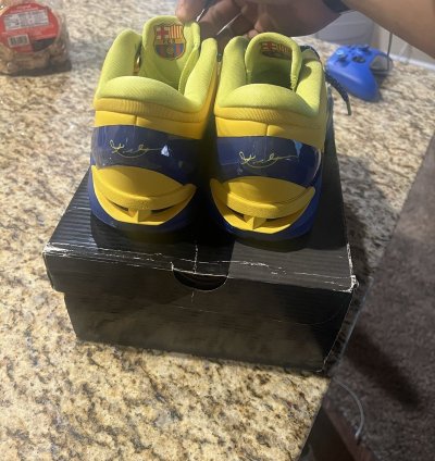 Kobe 7 Barcelona Size 10 5