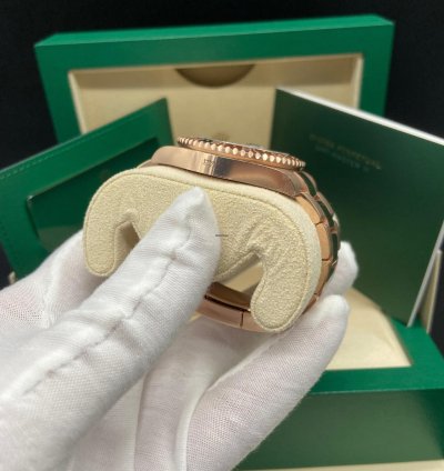 Rolex Gmt-master Ii 18k Rose Gold Rootbeer 126715chnr