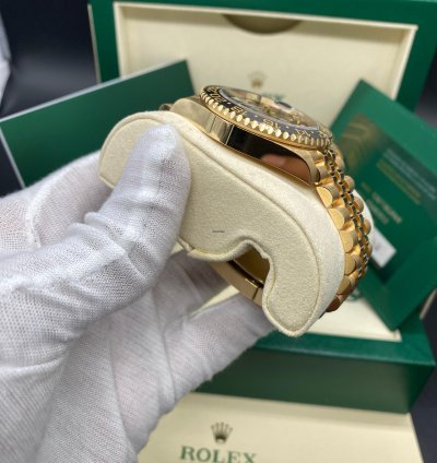 Rolex Gmt-master Ii 18k Yellow Gold Black Dial 126718grnr Complete Set