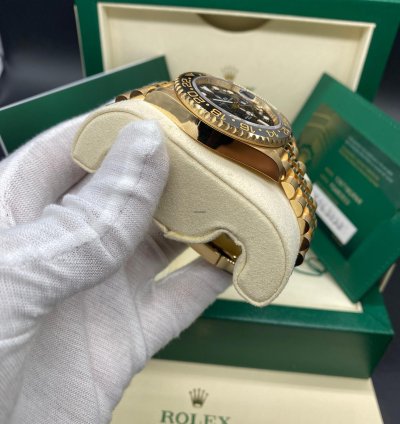 Rolex Gmt-master Ii 18k Yellow Gold Black Dial 126718grnr Complete Set