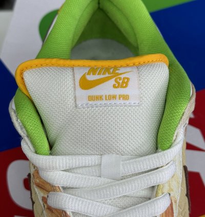 Nike Sb Dunk Low Street Hawker