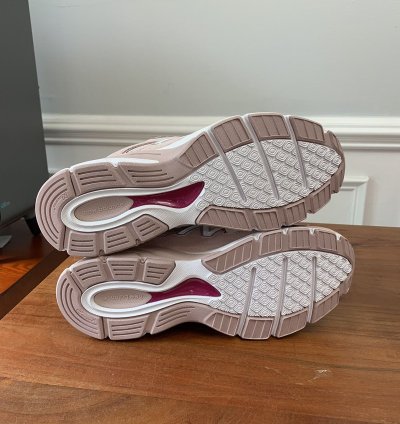 New Balance 990v4 Susan Komen Pink Ribbon Size 10 5