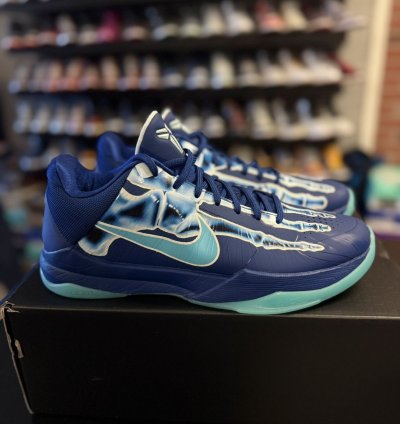 Kobe Ray Size 10 5 hj4303-400 Clean
