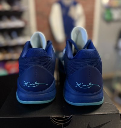 Kobe Ray Size 10 5 hj4303-400 Clean