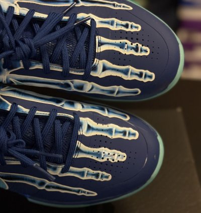 Kobe Ray Size 10 5 hj4303-400 Clean