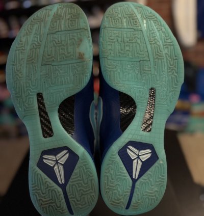 Kobe Ray Size 10 5 hj4303-400 Clean