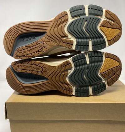 New Balance 990v6 Carhartt Wip Sculpture Center M11