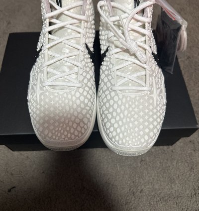 Kobe Vi Sail Size 10