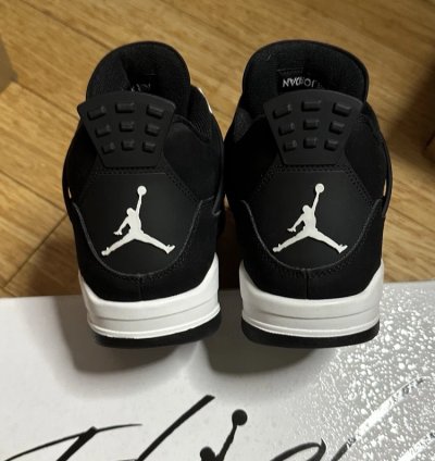 Air Jordan 4 Retro White Thunder
