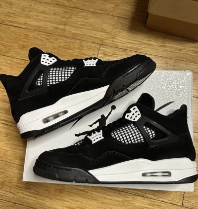 Air Jordan 4 Retro White Thunder