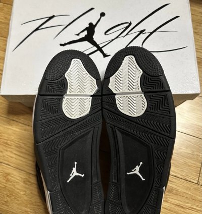 Air Jordan 4 Retro White Thunder