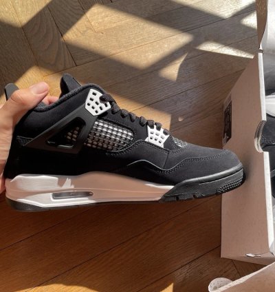 Air Jordan 4 Retro White Thunder