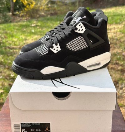 Air Jordan 4 Retro White Thunder
