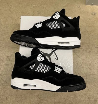 Air Jordan 4 Retro White Thunder