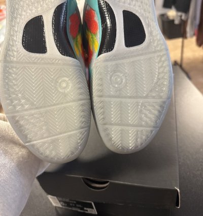 Nike Kobe venice Beach Size 6y Og All Brand New