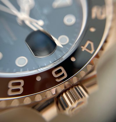 Rolex Gmt-master Ii In Rose Gold With Black Brown Bezel 126715