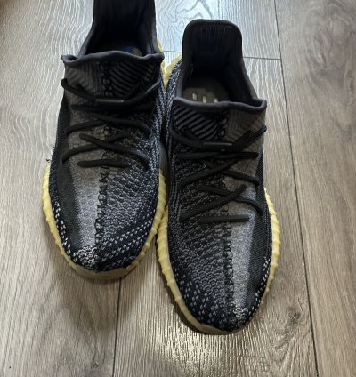 Adidas Yeezy 350 V2 Carbon