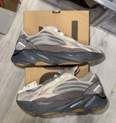 Adidas Yeezy 700 V2 Tephra