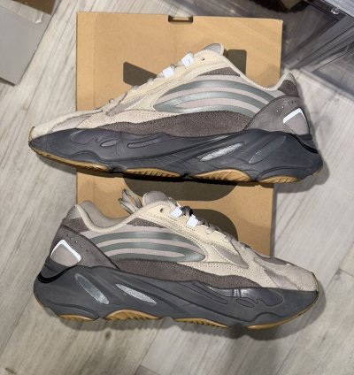 Adidas Yeezy 700 V2 Tephra