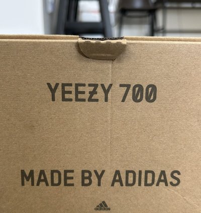 Adidas Yeezy 700 V3